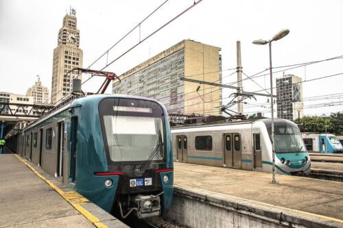 Trens da Supervia (Supervia) Para compartilhar esse texto utilize o link https://www.metrocptm.com.br/consorcio-viamobilidade-vence-leilao-de-concessao-da-malha-da-supervia/ ou as ferramentas oferecidas no artigo. Prestigie o trabalho original do autor