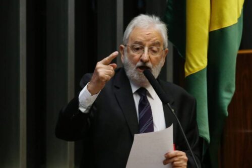 Deputado Ivan Valente Foto: Ailton Freitas / Agência O Globo