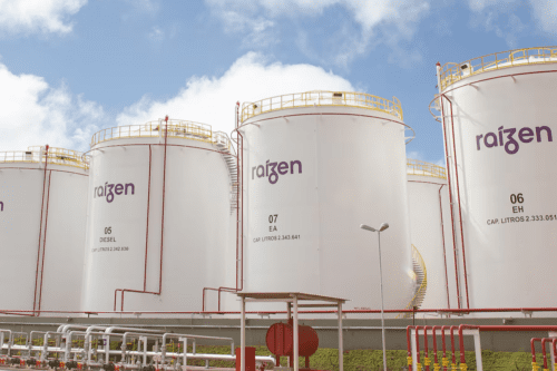 Tanques de armazenamento de combustível da Raízen, uma das maiores distribuidoras de energia do Brasil.