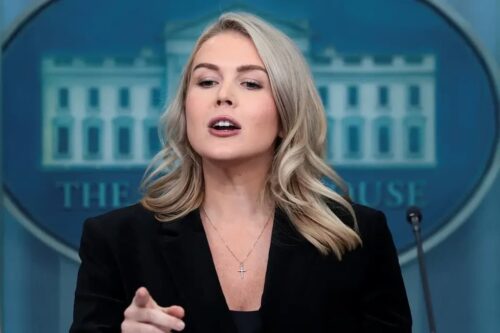 Karoline Leavitt fala em coletiva na Casa Branca sobre guerra no Irã e impacto nos preços do petróleo e da gasolina nos EUA.