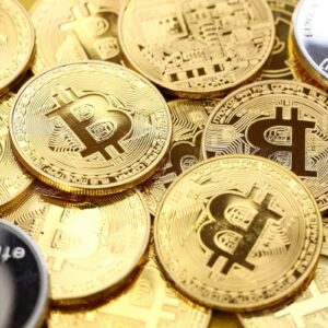 Moedas de Bitcoin e Ethereum sobre fundo dourado, ilustrando criptomoedas para investir em março de 2026.