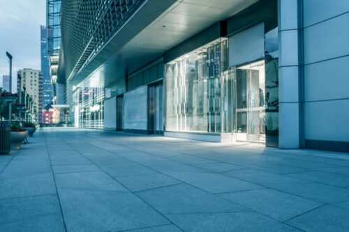 Fachada de outlet moderno ao entardecer, ativo vendido pelo fundo imobiliário HGBS11.