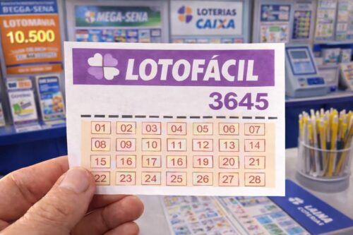 Imagem de um bilhete da Lotofácil 3645 na loteria, exibindo números de 1 a 28, com fundo de loja de loterias ao fundo.
