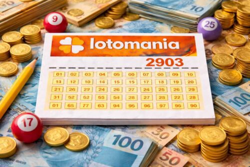 Imagem de uma cartela de loteria da Lotomania 2903 rodeada por moedas de ouro e cédulas de dinheiro, próxíma a uma bolinha de loteria vermelha com o número 17, simbolizando apostas e jogos de azar.