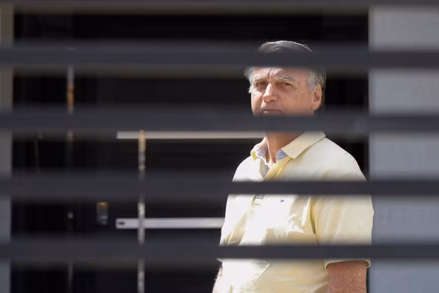 Bolsonaro em prisão domiciliar