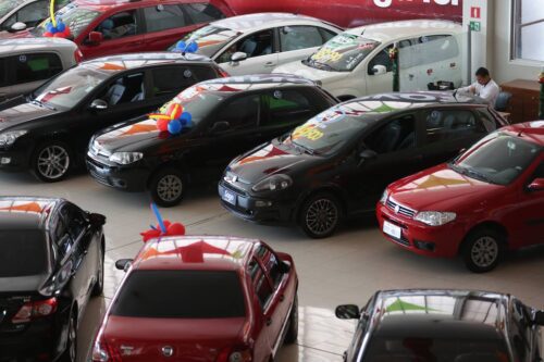 Produção industrial cresce 1,8%; dado reforça cautela sobre corte da Selic