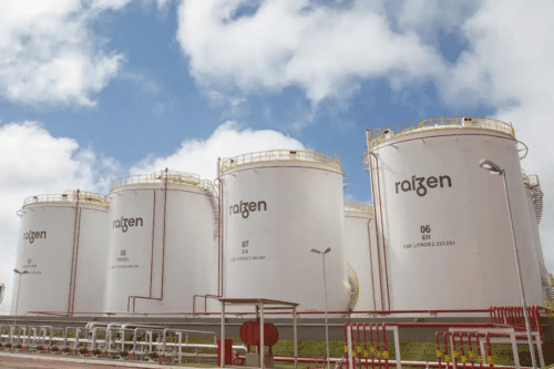 Tanques de armazenamento de combustível da empresa Raízen em operação.