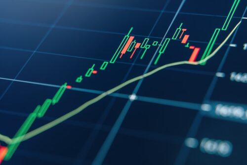 Gráfico de ações em alta com velas verdes, ilustrando disparada dos papéis da Axe Compute após contrato de IA de US$ 260 milhões.