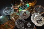 Criptomoedas para investir em abril de 2026 ilustradas em moedas digitais como Bitcoin, Ethereum e outras altcoins.
