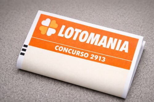 Cartela de loteria da Lotomania com destaque para o logotipo vermelho e branco, e detalhes importantes do concurso 2913, ideal para jogos de azar e apostas.