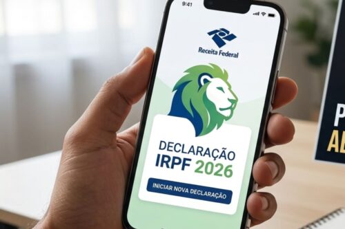 Uma mão segura um smartphone com o aplicativo da Receita Federal aberto, exibindo o logotipo da Receita e a opção de iniciar uma nova declaração do IRPF 2026.