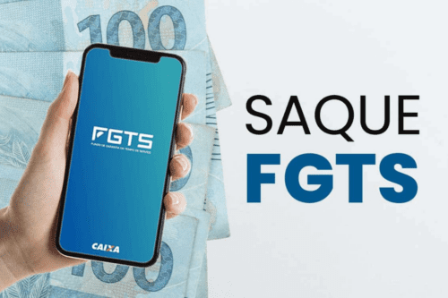 Uma mão segura um smartphone exibindo a tela do aplicativo FGTS, com 100 notas reais ao fundo e o texto "SAQUE FGTS" ao lado.