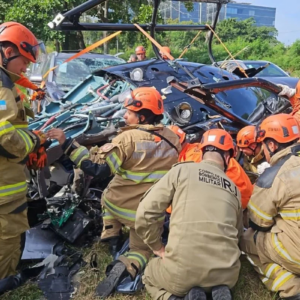 Queda de 2 helicópteros no RJ deixa 6 mortos