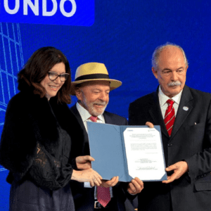 Presidente da Petrobras, Magda Chambriard, do presidente da República, Luiz Inácio Lula da Silva, e do presidente do BNDES, Aloizio Mercadante.