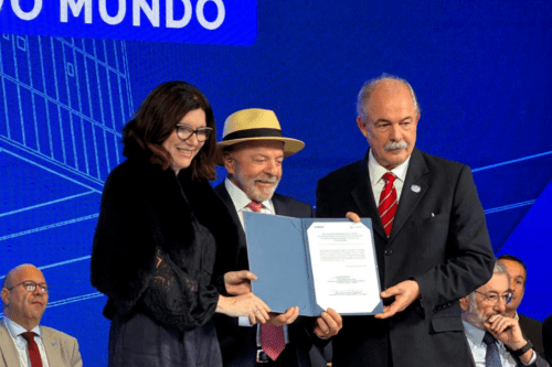 Presidente da Petrobras, Magda Chambriard, do presidente da República, Luiz Inácio Lula da Silva, e do presidente do BNDES, Aloizio Mercadante.