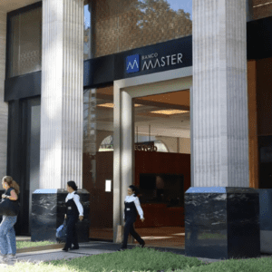 Fachada do Banco Master.
