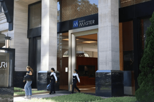 Fachada do Banco Master.