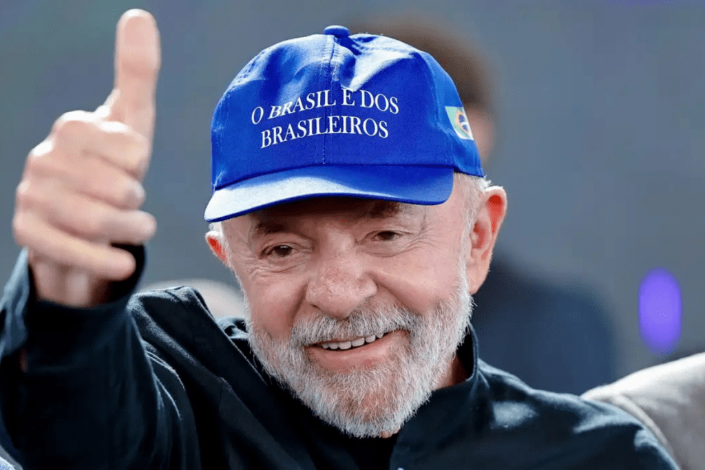 Luiz Inácio Lula da Silva lidera nas pesquisas para presidente.