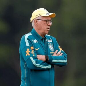 Carlo Ancelotti durante treino da seleção brasileira antes do jogo contra o Japão pelas oitavas da Copa do Mundo 2026.