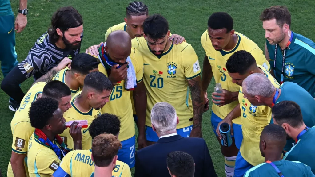 jogadores do Brasil durante a pausa para hidratação na Copa do Mundo 2026
