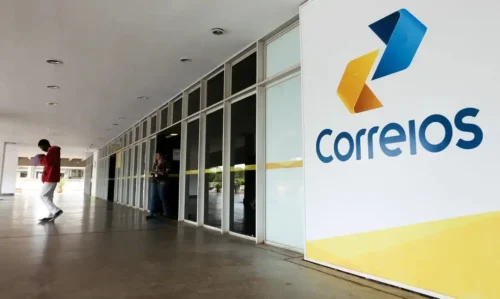 Fachada dos Correios em Brasília durante divulgação de prejuízo bilionário no primeiro trimestre de 2026.