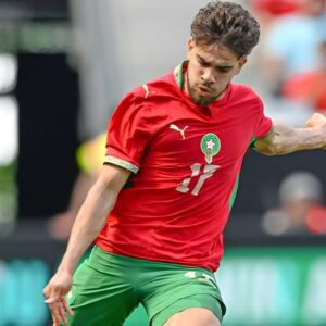 Ezzalzouli, do Marrocos, domina a bola durante partida antes da Copa do Mundo de 2026.