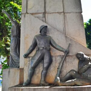 Monumento da Revolução Constitucionalista de 1932 em São Paulo, marco do feriado estadual de 9 de julho.