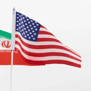 Bandeiras dos Estados Unidos e do Irã, representando o conflito entre os dois países.