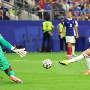 Gol de Pedro Porro, segunda da Espanha sobre a França na Copa do Mundo 2026.