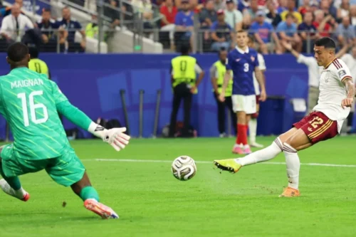 Gol de Pedro Porro, segunda da Espanha sobre a França na Copa do Mundo 2026.