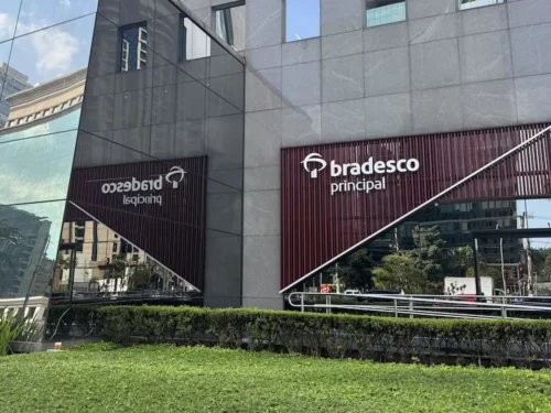 Fachada de agência do Bradesco, banco que realiza pagamentos de JCP aos acionistas em julho.