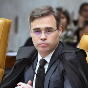Ministro André Mendonça durante sessão do STF em notícia sobre risco de retirada de delegados da Polícia Federal.