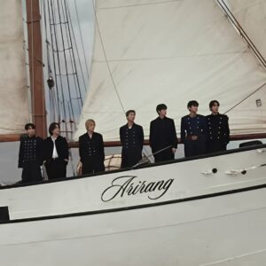 BTS no clipe de "Swim", do álbum Arirang, em meio à repercussão do processo por suposto plágio.