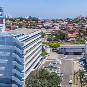 Prédio da CPFL Energia, empresa do setor elétrico analisada por banco sobre dividendos e potencial das ações.