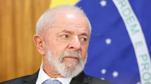 Presidente Lula durante agenda oficial em imagem sobre negociações para votação da MP do Frete no Senado.